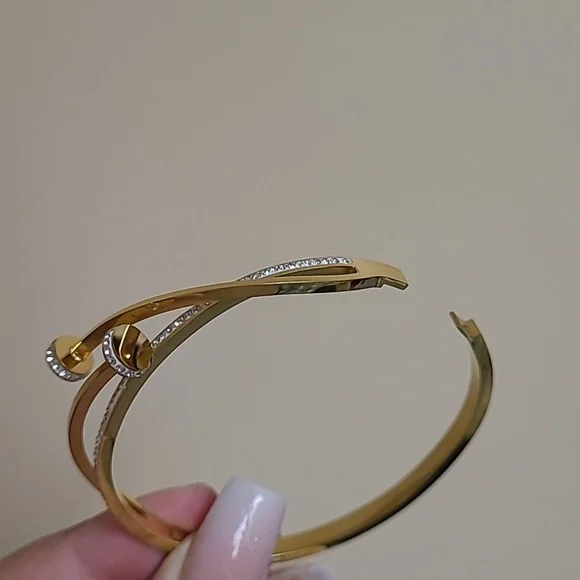 Gold Rhinestone Bracelet - Picture 8 of 8